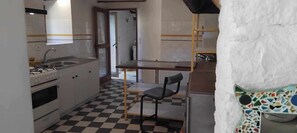 Fridge, microwave, oven, dishwasher - House 1827, walking distance to the beach, 3 people (saint gildas de rhuys)