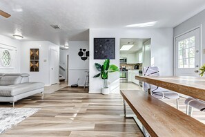 Interior - Cozy 4-bedroom house in The Woodlands TX. Check it out for yourself! (Spring)
