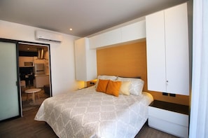 1 chambre, coffres-forts dans les chambres, fer et planche à repasser