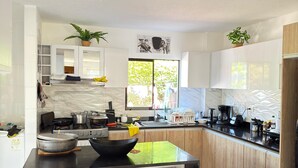 Coffee/tea maker, fridge, toaster, cookware/dishes/utensils - House Villa Las Marias (Juan de Acosta)