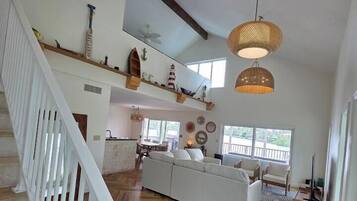 Fernseher, Tischtennisplatte