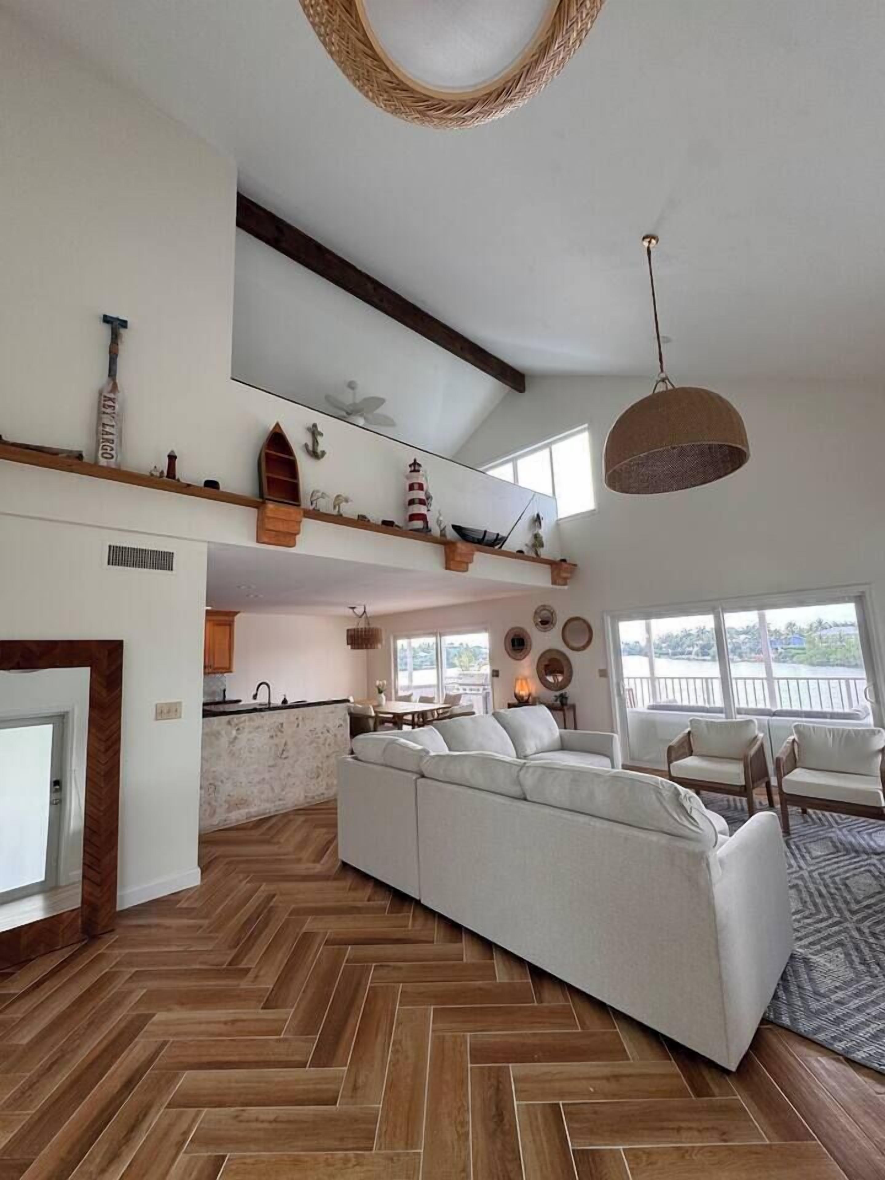 Fernseher, Tischtennisplatte