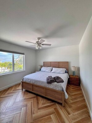 3 dormitoris, planxa i posts de planxar, wifi i roba de llit 