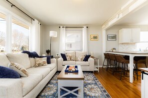 Smart TV - Rockne's Rally<>Updated 3BR 2BA Home 1 Mi to ND (South Bend)