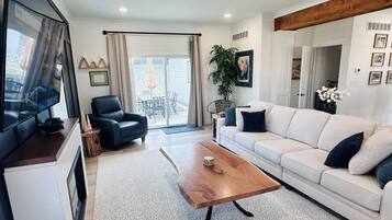 Smart TV, computer monitors