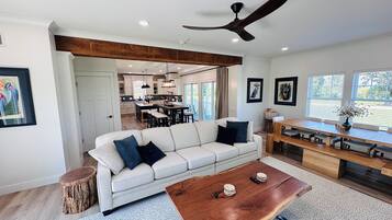 Smart TV, computer monitors