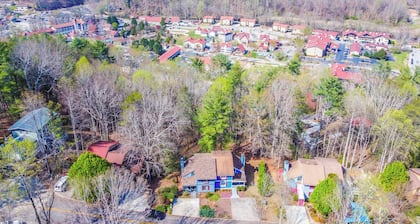 Downtown Helen Chalet.Tubing/Wineries/Rollercoaster/Shopping/Hiking/Waterfalls