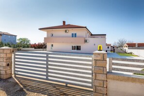 Villa | Exterior