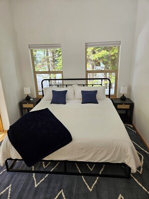 2 chambres, fer et planche à repasser, draps fournis