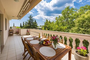 Apartment | Balcony - Modern and Cozy Apartment in Rakalj (Marcana)