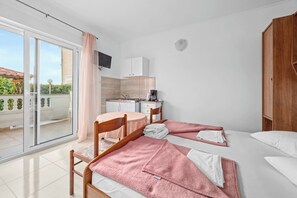 Apartment - Beautiful Studio Apartment Near Sandy Beaches (Rab)