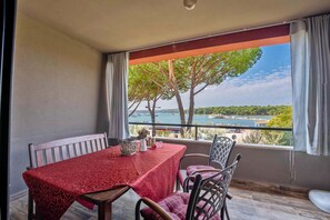 Apartment | Balcony - Apartment in Medulin With sea View (Medulin)
