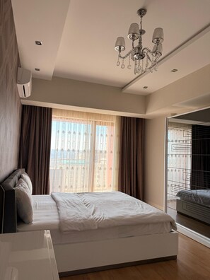 2 bedrooms, iron/ironing board, WiFi