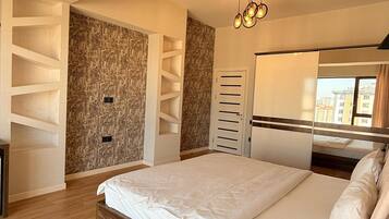 2 bedrooms, iron/ironing board, WiFi