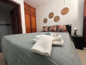 2 bedrooms, iron/ironing board, free WiFi, bed sheets