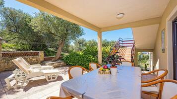 Apartment | Outdoor dining