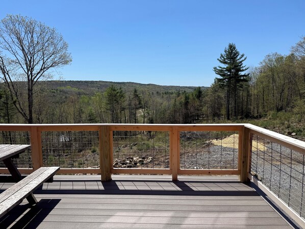 Outdoor dining - The Appleton Retreat - Newly constructed 3 Bedroom barn....house Mid-Coast Maine (Appleton)