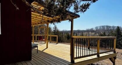 Charming cabin with WiFi and AC in delightful Eldon