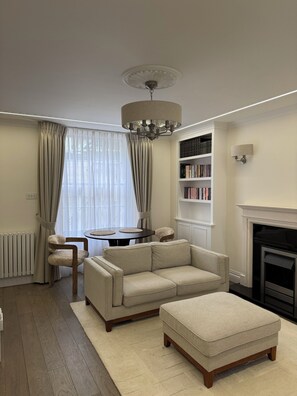 Smart-tv en een open haard