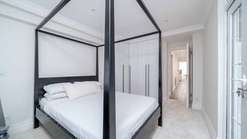 2 quartos, ferros/tábuas de passar roupa, Wi-Fi, roupa de cama