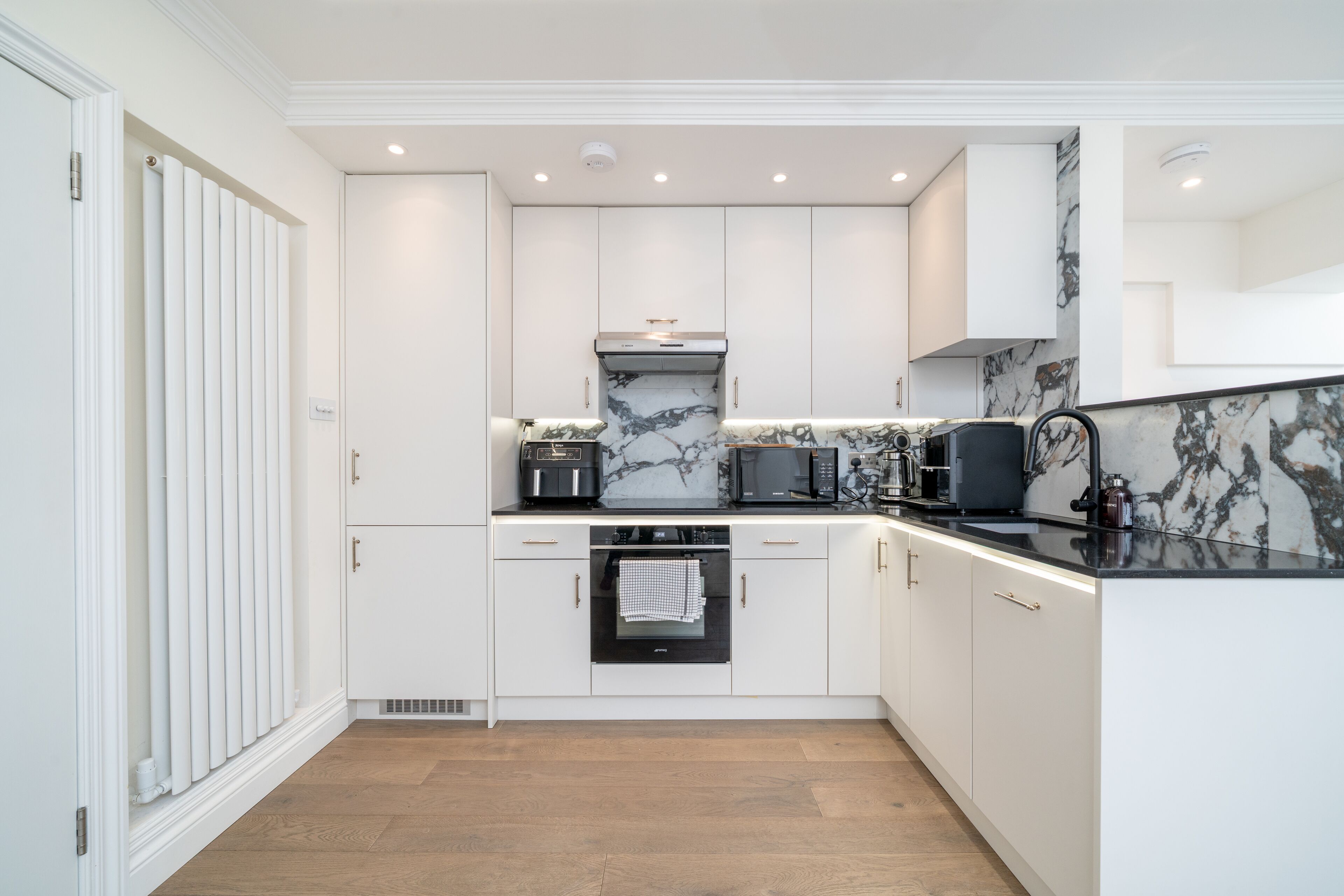 Microondas, horno y lavavajillas 