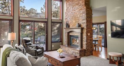 Private Family Retreat! Hot Tub, Game Room & Kids Room • 7 Bedrooms, Dogs OK!