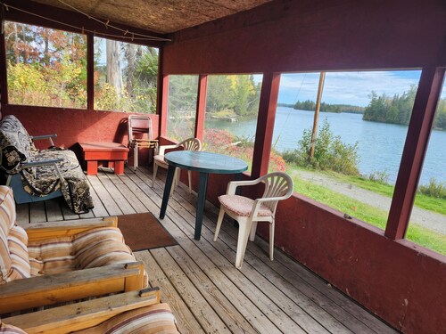 2 bedroom lakefront cabin on Crow Lake #6 Bull Moose Lodge
