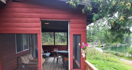 2 bedroom lakefront cabin on Crow Lake #6 Bull Moose Lodge