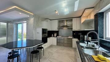 Fridge, microwave, oven, dishwasher