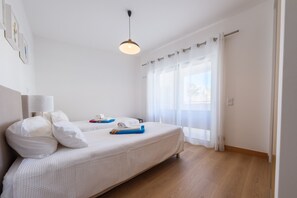 2 bedrooms, in-room safe, iron/ironing board, free WiFi