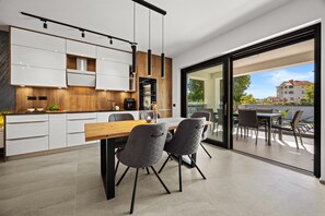 Lavavajillas, silla alta para bebés