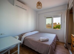 3 dormitorios, escritorio, tabla de planchar con plancha y wifi