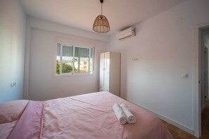 3 quartos, escrivaninha, ferros/tábuas de passar roupa, Wi-Fi