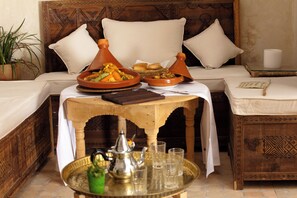 Interior - Cosy Riad Guest house with Plunge pool and a view of the Atlas mountain (Marrakesh)
