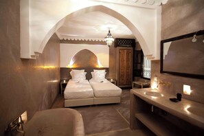 5 bedrooms, in-room safe, desk, iron/ironing board