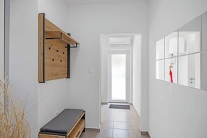 Apartment | Interior - Apartment With Shared Garden in Banjol (Rab)