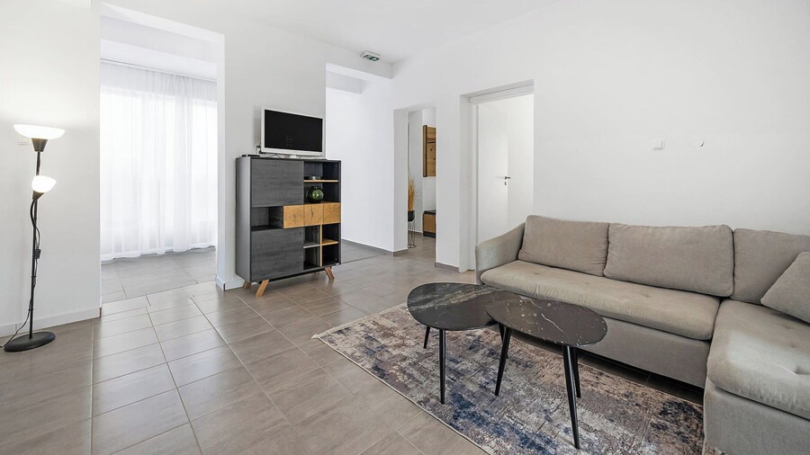 Apartment With Shared Garden in Banjol