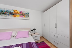 House | 3 bedrooms, iron/ironing board - Holiday Home With Garden, sea View (Medulin)