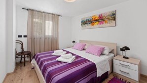 House | 3 bedrooms, iron/ironing board - Holiday Home With Garden, sea View (Medulin)