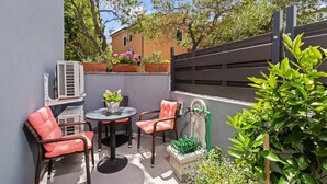 House | Balcony - Holiday Home With Garden, sea View (Medulin)