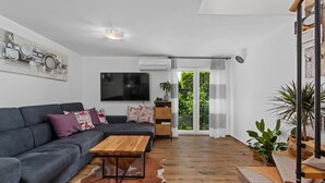 House | Living area - Holiday Home With Garden, sea View (Medulin)
