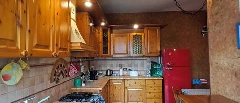 Fridge, stovetop, coffee/tea maker, toaster