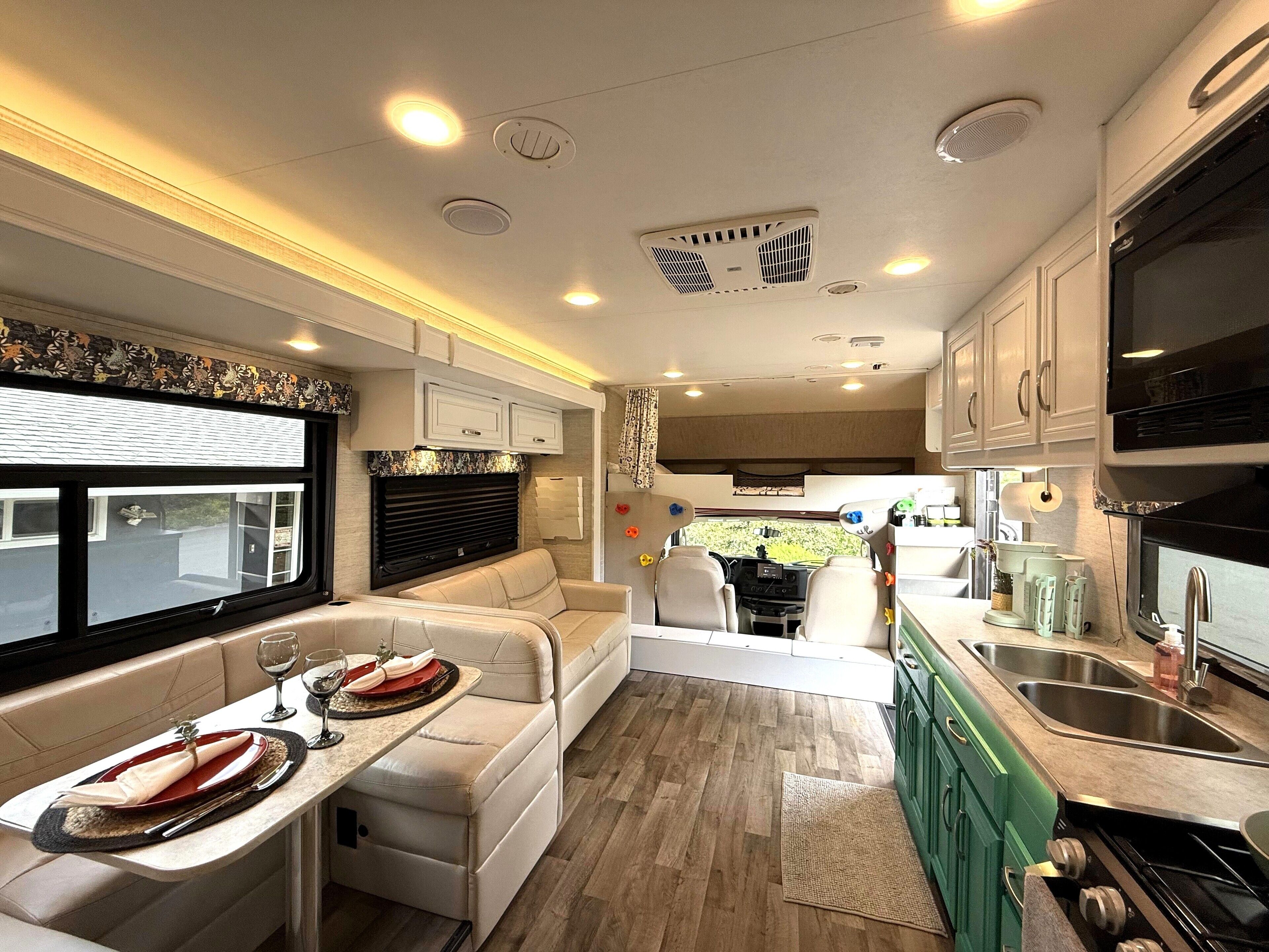 Frigorífic, microones, forn i placa de cuina 