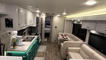 1 bedroom, bed sheets