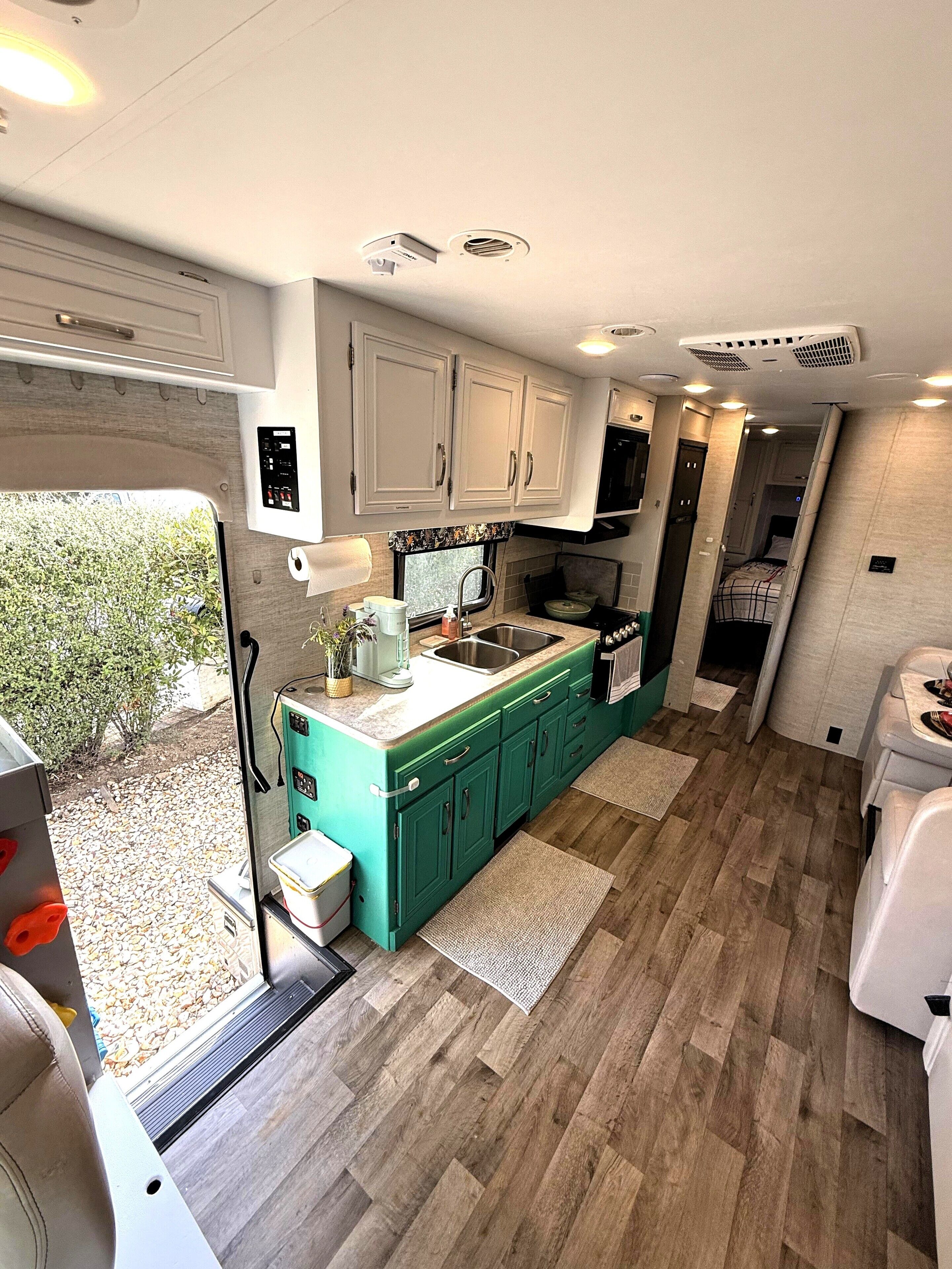 Frigorífic, microones, forn i placa de cuina 