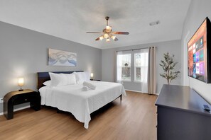 3 chambres, fer et planche à repasser, Wi-Fi, draps fournis