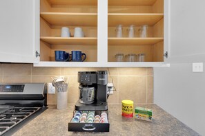 Private kitchen - 3BD, King Bed, Cozy, Interior Designed, Fast Wi-Fi Home in Spring (Spring)