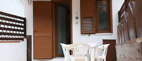 屋外ダイニングエリア