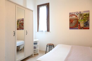 1 bedroom, bed sheets