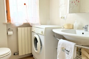 Doccia, bidet, asciugamani